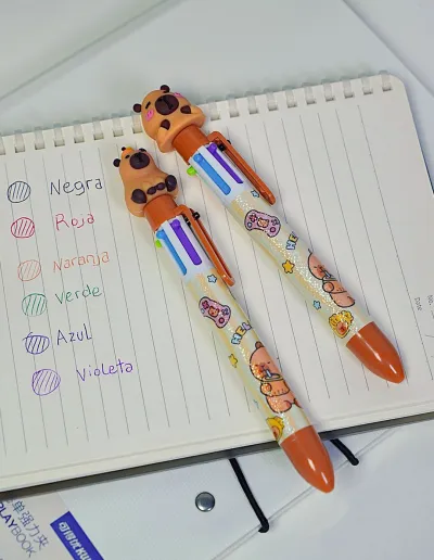 Lapicera 6 colores - Capybara 3 Lapicera 6 colores - Capybara - Imagen 3